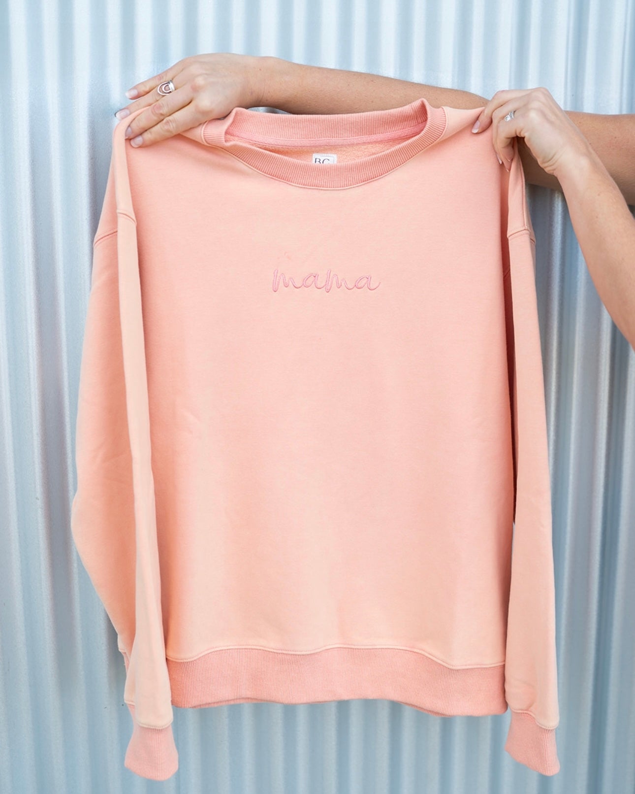 "mama" Drop Shoulder Crewneck - PEACH