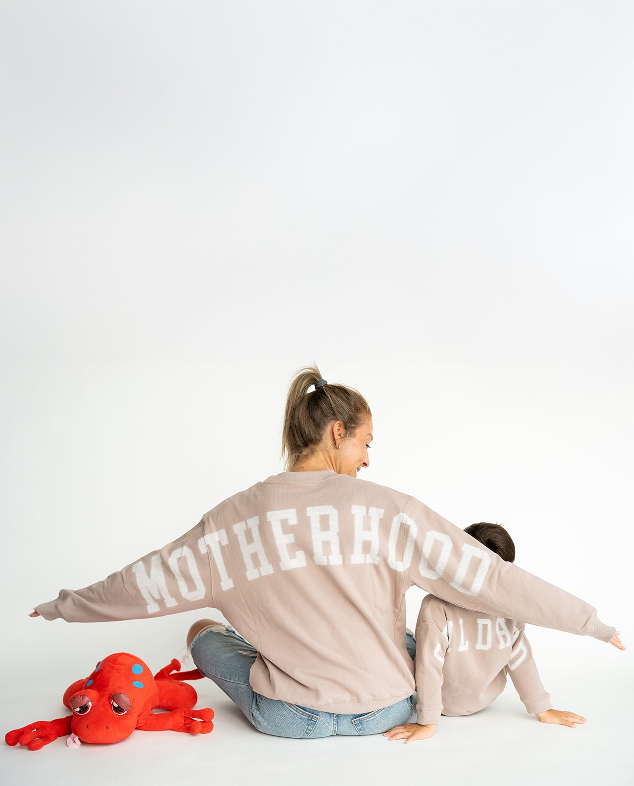 Oversized MOTHERHOOD Crewneck - Simply Taupe