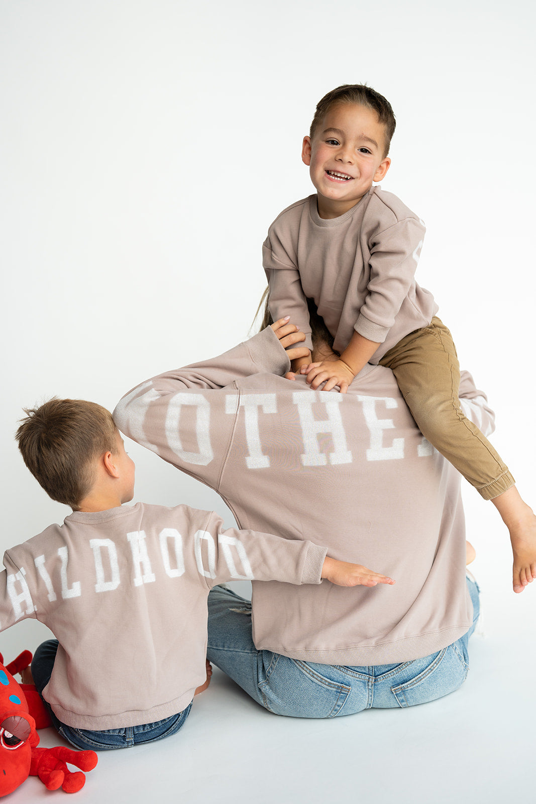 Oversized MOTHERHOOD Crewneck - Simply Taupe