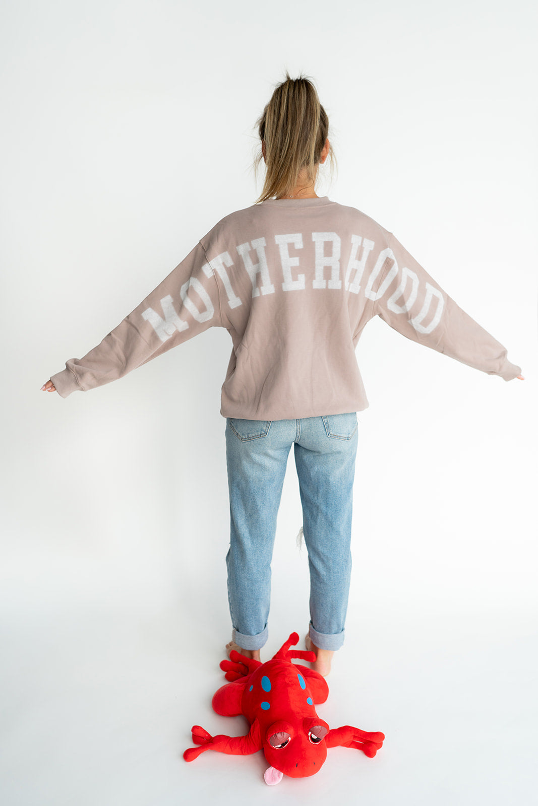 Oversized MOTHERHOOD Crewneck - Simply Taupe