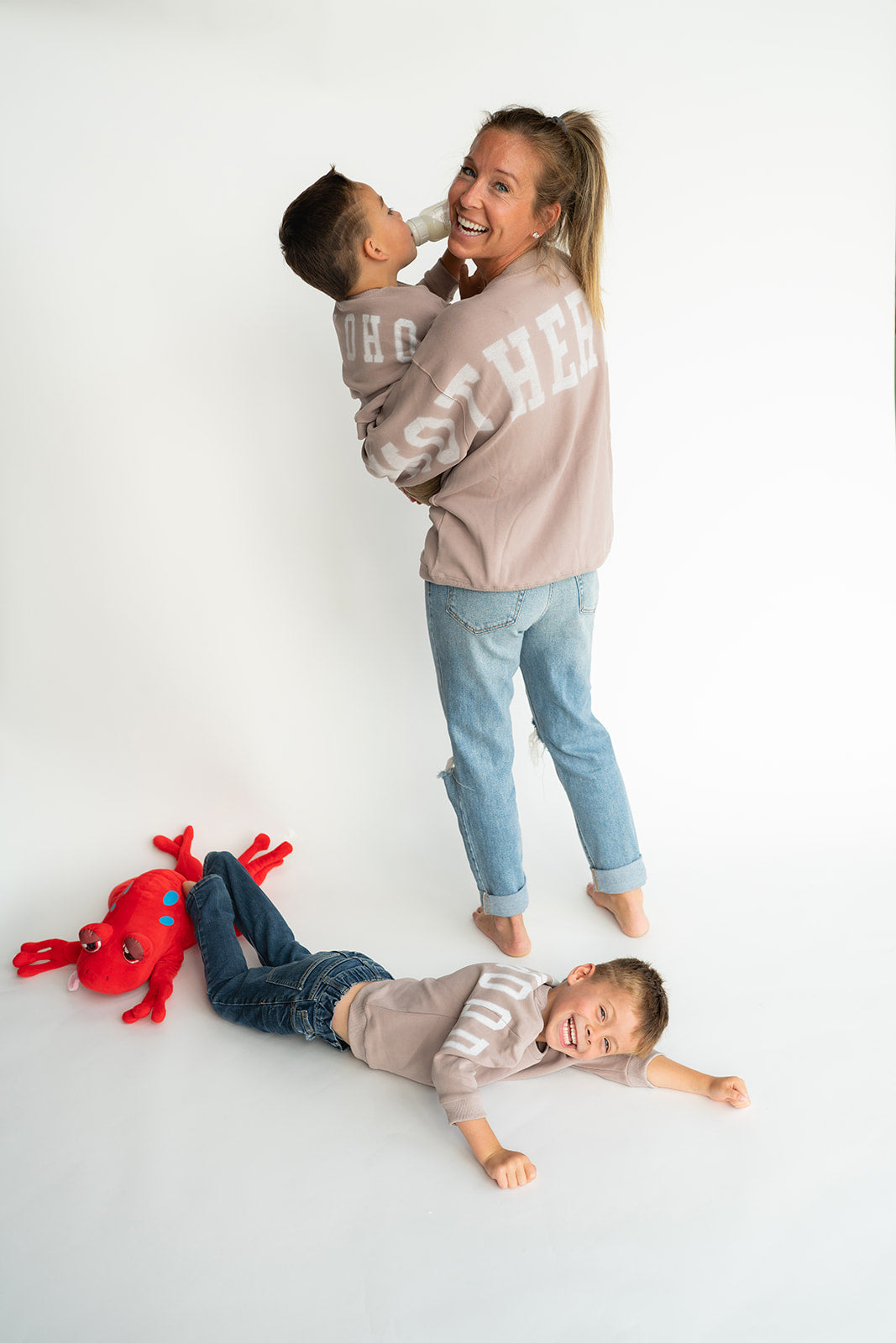 CHILDHOOD Crewneck - Simply Taupe