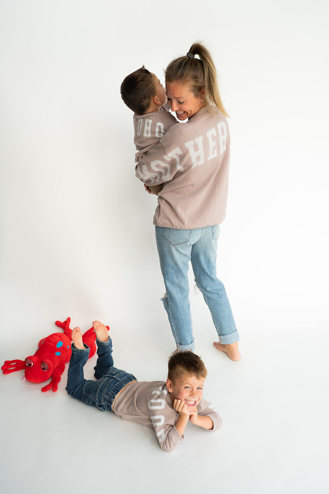 Oversized MOTHERHOOD Crewneck - Simply Taupe